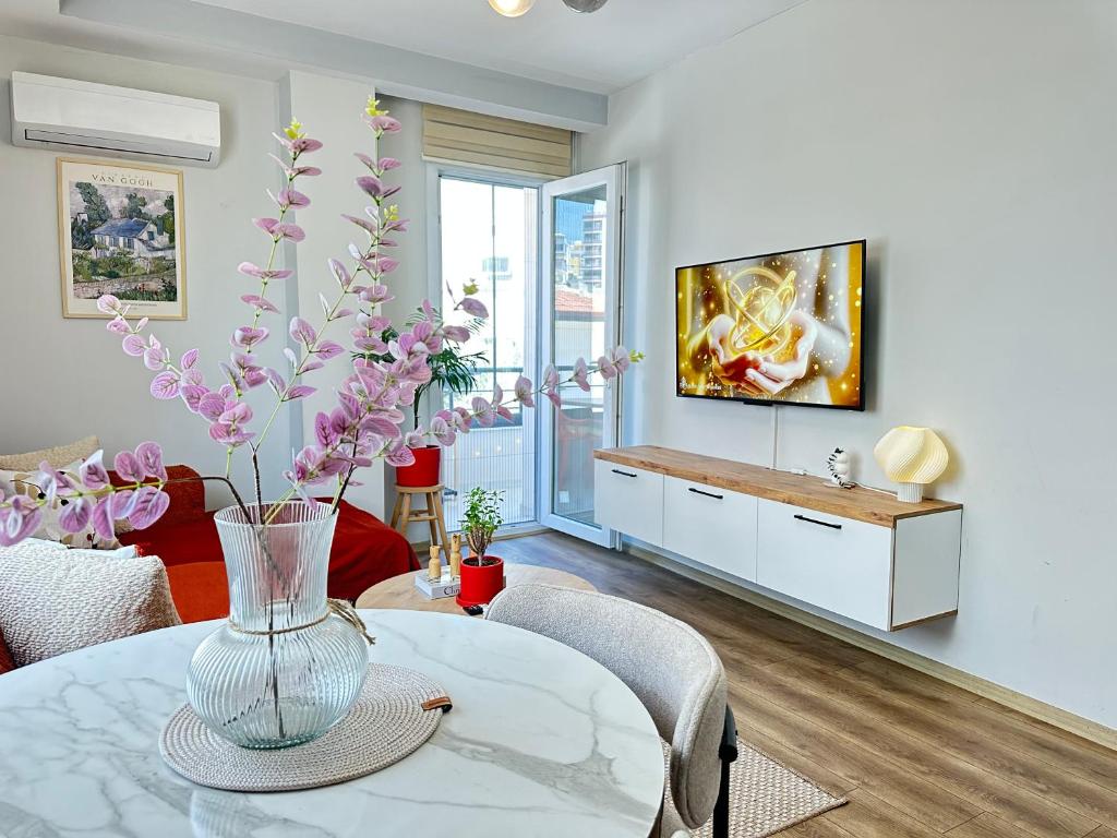 TV a/nebo společenská místnost v ubytování merkezde 2 odalı minimalist ev