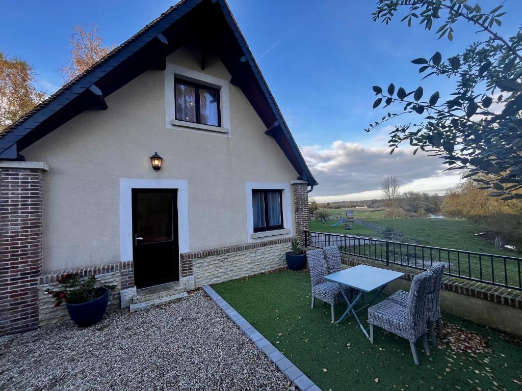 Το κτήριο όπου στεγάζεται  η παραθεριστική κατοικία