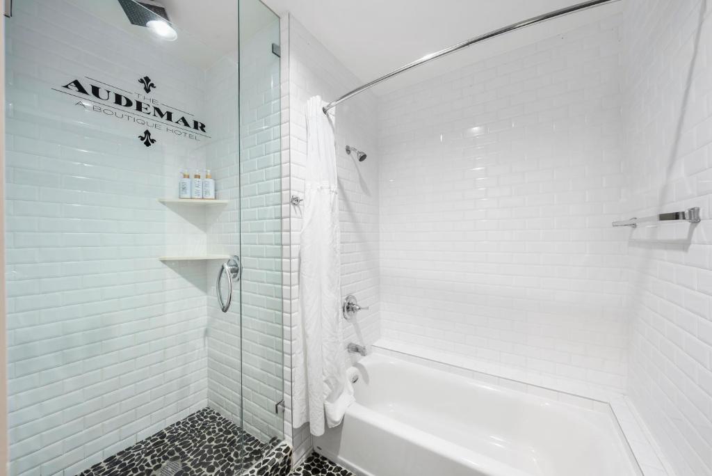 Audemar Boutique Hotel and Apartment Homes - One-Bedroom Deluxe Apartment