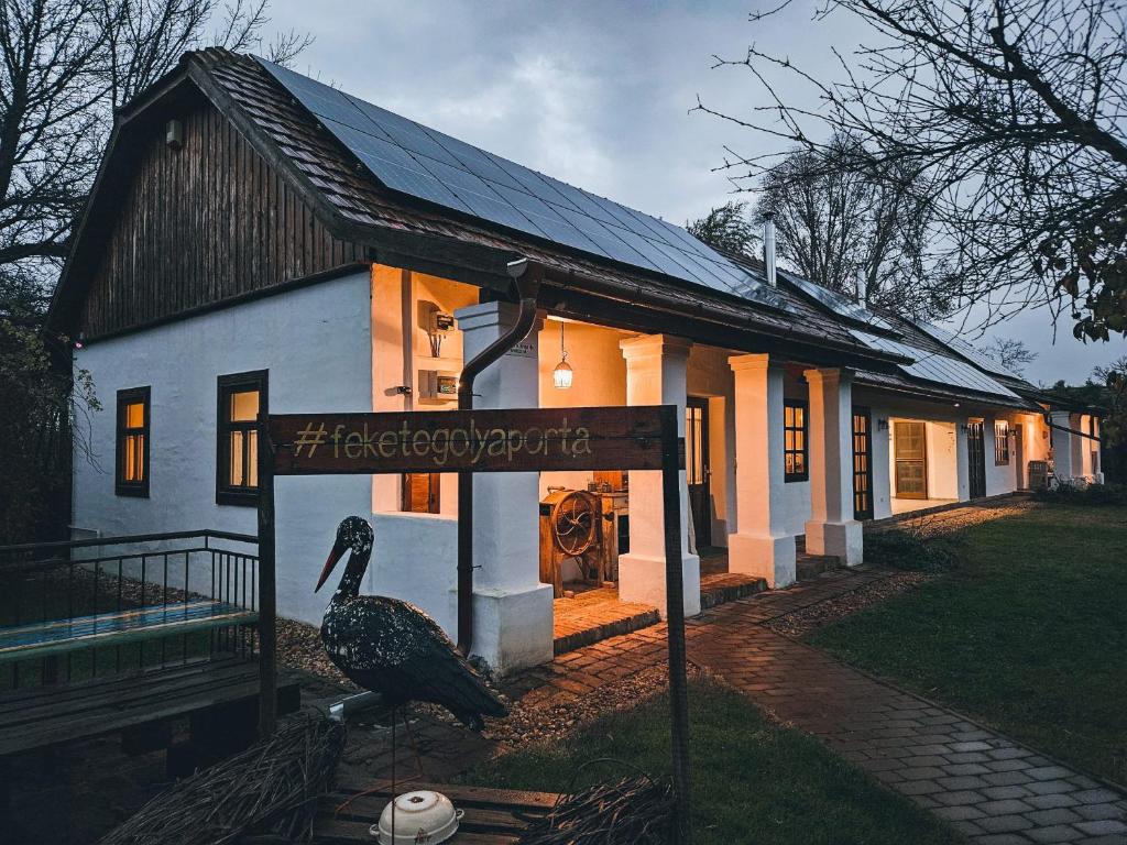 Το κτήριο όπου στεγάζεται  το διαμέρισμα