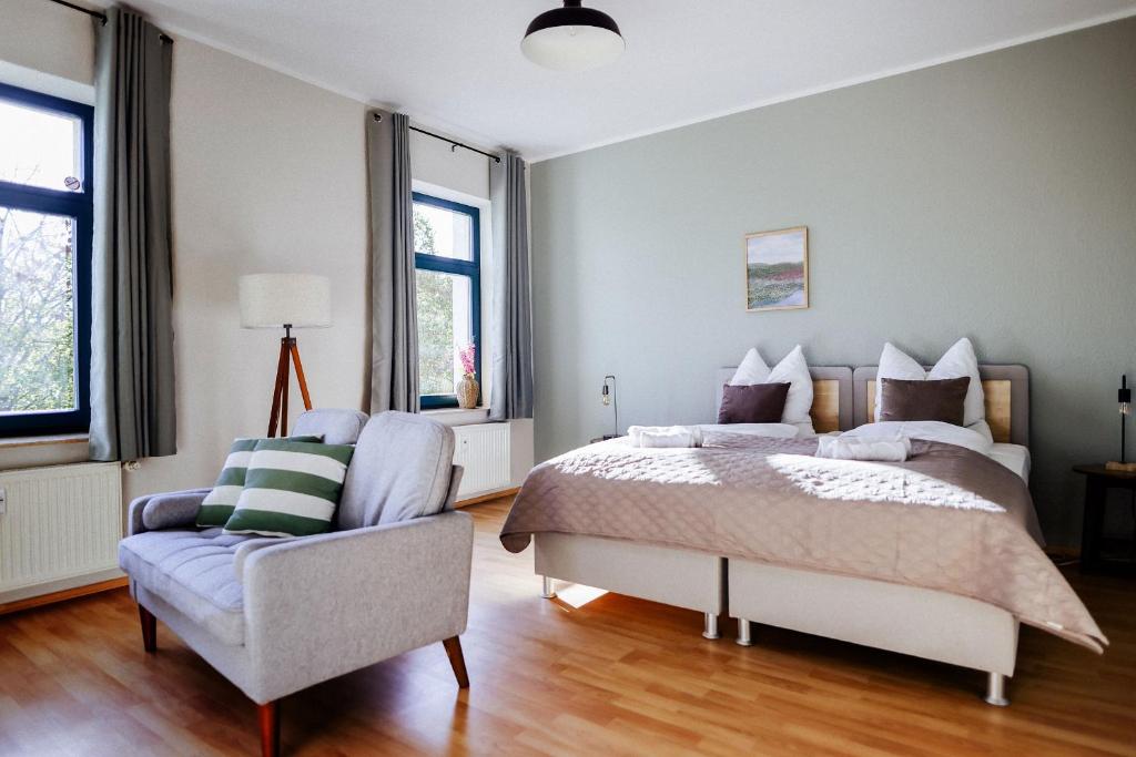 Postel nebo postele na pokoji v ubytování Stilvolle Unterkunft für 4, WLAN - Küche, salt apartments