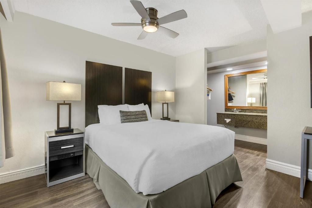 Best Western Pier Point Inn - ペット不可、クイーンベッド 1 台
