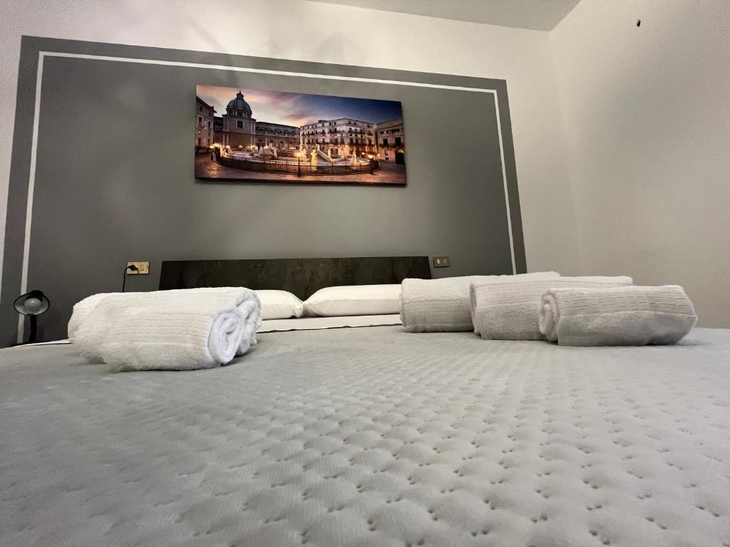 Una cama o camas en una habitación de D'Aversa Rooms