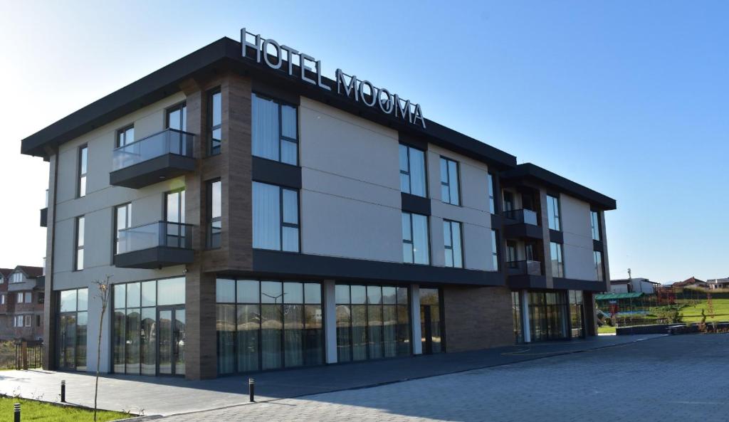 Tòa nhà nơi khách sạn tọa lạc