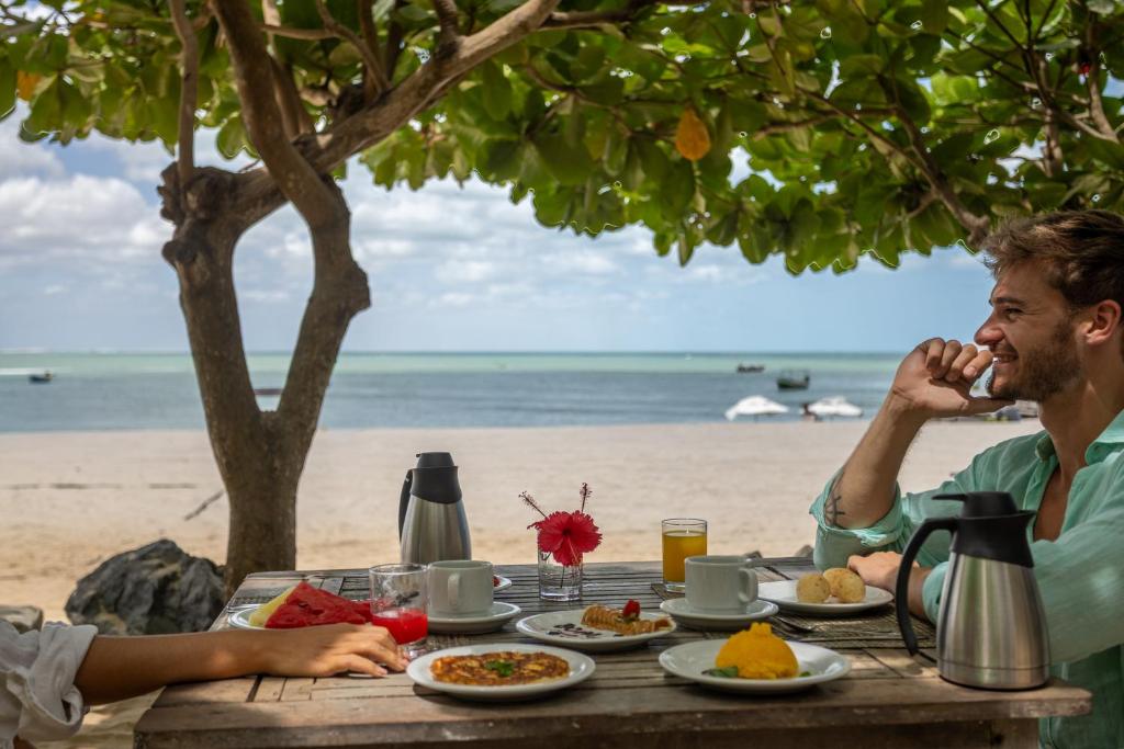 Café da manhã pé na areia
