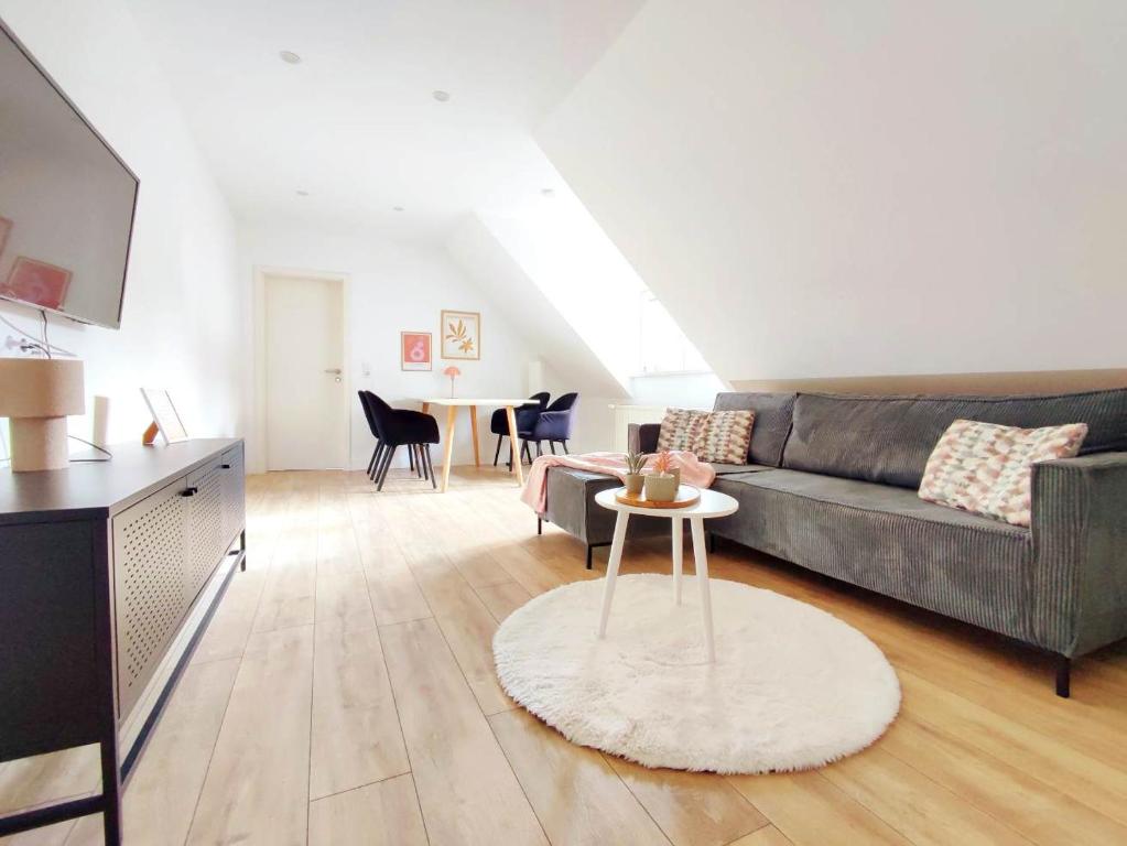 Posezení v ubytování Flair Apartments 'ALTSTADT & FLAIR' - modernes Apartment 52 qm 2 Schlafzimmer für 5 Personen Urlaub oder Geschäftsreise, Innenstadtlage, ruhig