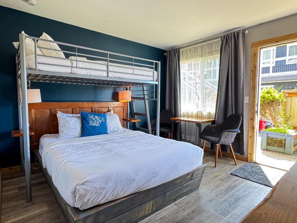 a bedroom with a bunk bed with blue walls at Salt Hotel & Pub in Ilwaco