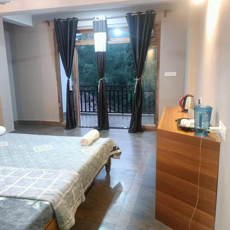 Postel nebo postele na pokoji v ubytování SL Guest House