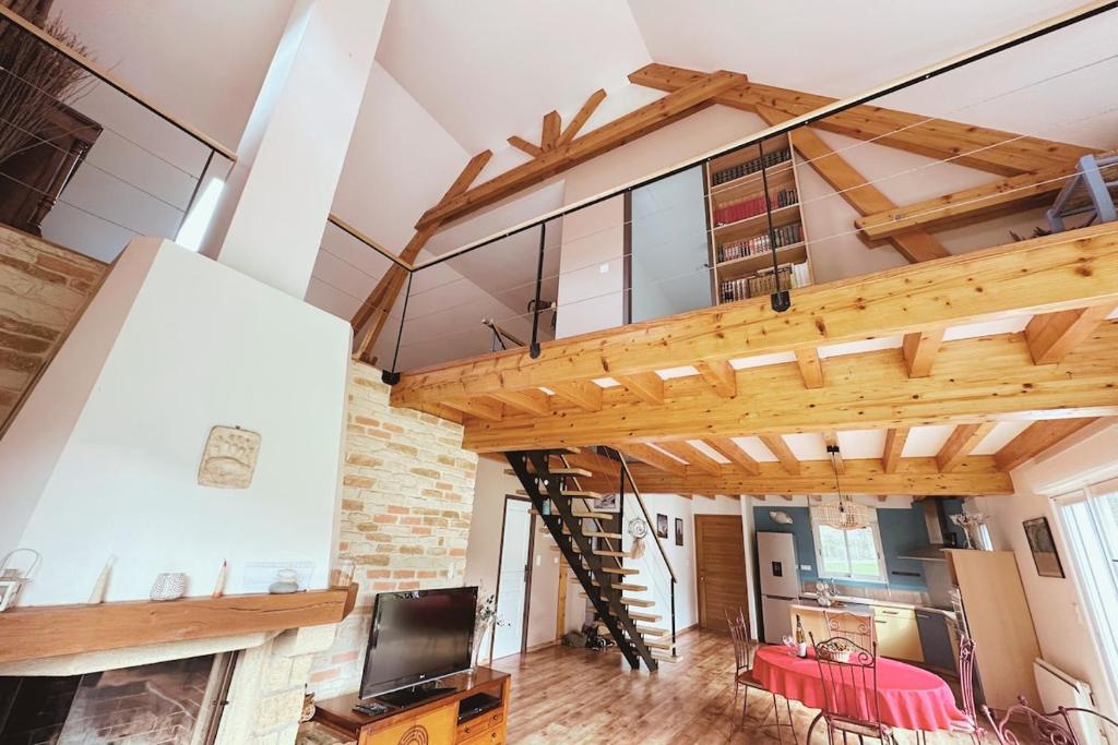 a large living room with a glass ceiling at Belle maison tout confort, vue exceptionnelle ! in Aste-Béon