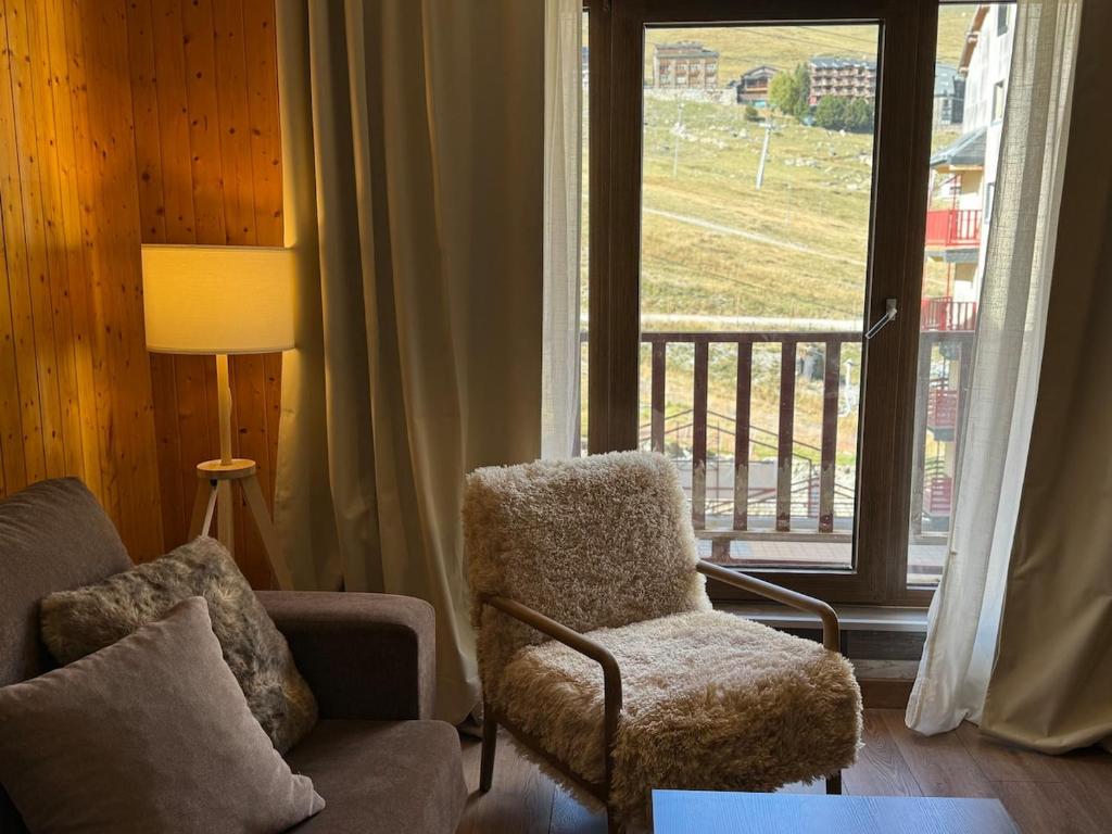 Χώρος καθιστικού στο Acogedor Estudio en Pas de la Casa a pie de pistas