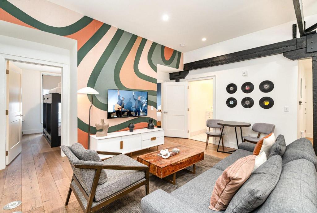 Χώρος καθιστικού στο The Saddlery - The Vault - 2 Min Walk to Broadway