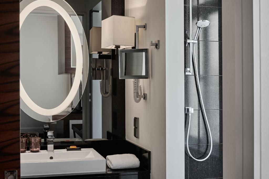 Roomers Berlin Steinplatz, Autograph Collection - 3