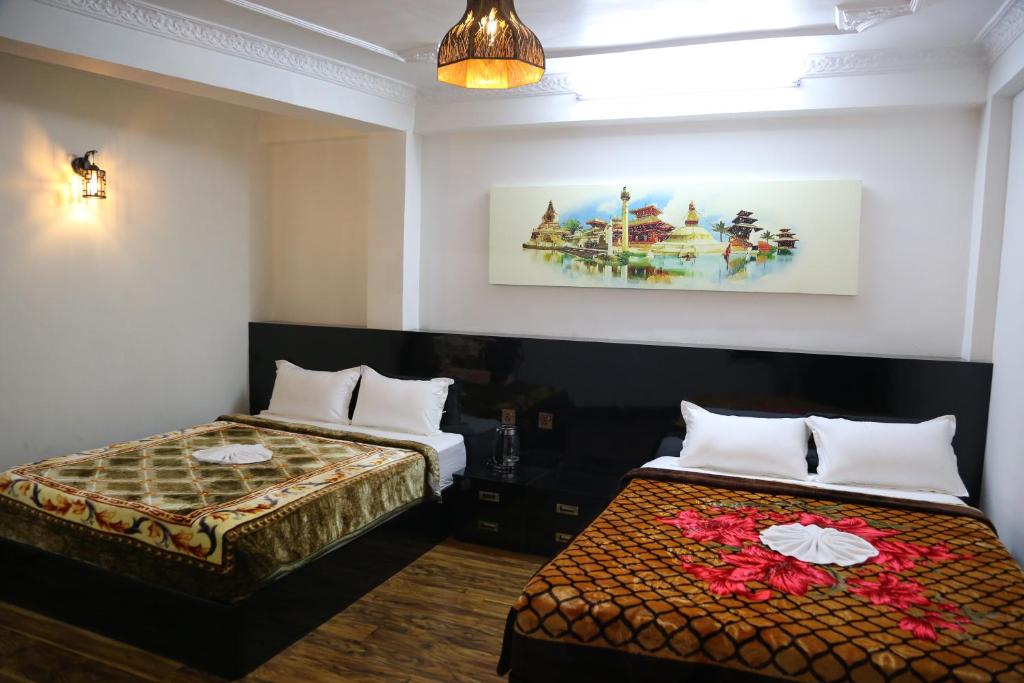 Postel nebo postele na pokoji v ubytování TheNest Heritage Villa Near Pashupati- Luxury Stay in Kathmandu