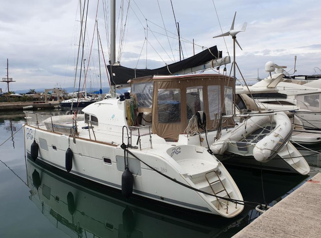 a boat is docked at a dock in the water at Catamaran Jaso in Jadranovo