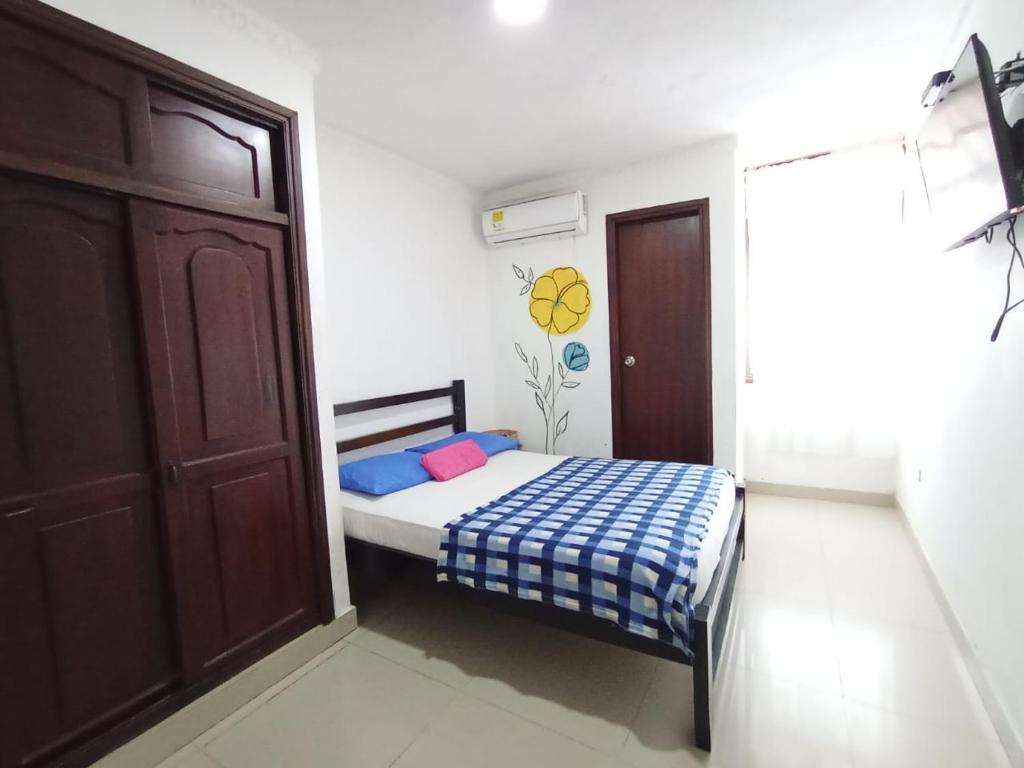 Ένα ή περισσότερα κρεβάτια σε δωμάτιο στο Hotel Habibi inn Baq