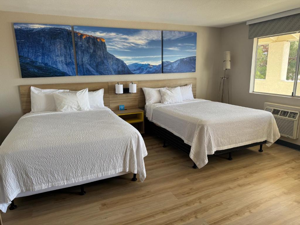 Days Inn by Wyndham Ridgecrest near China Lake Naval Station photo
