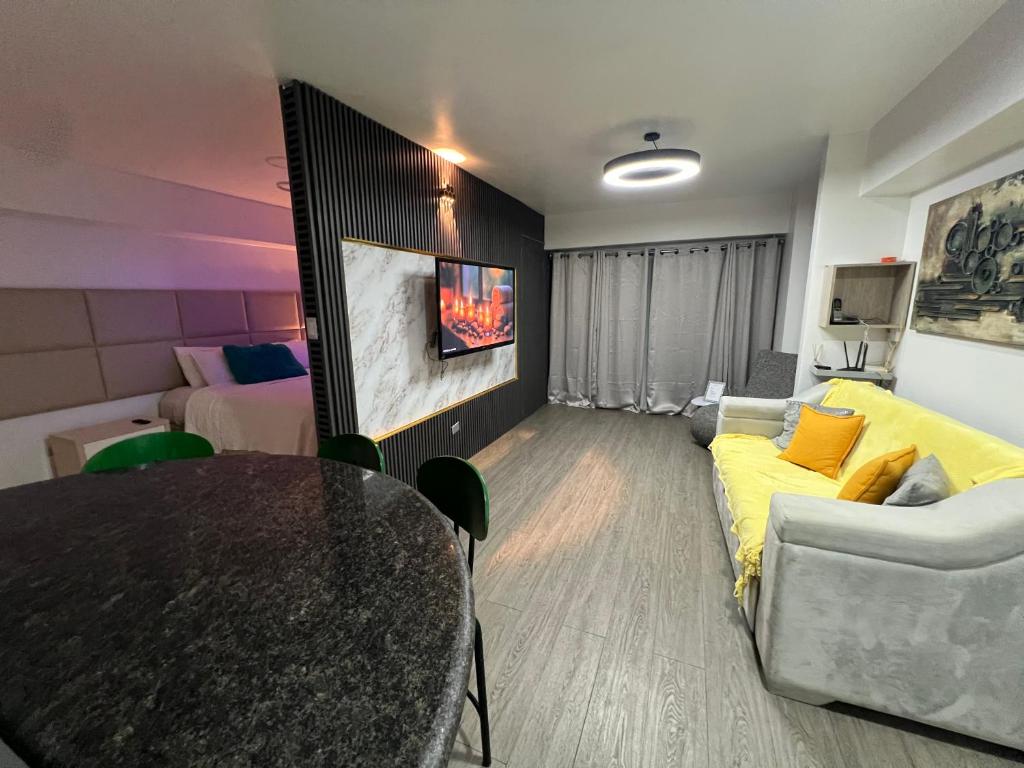 a living room with a couch and a table at Río Dorado Apartamento Boutique in Caracas