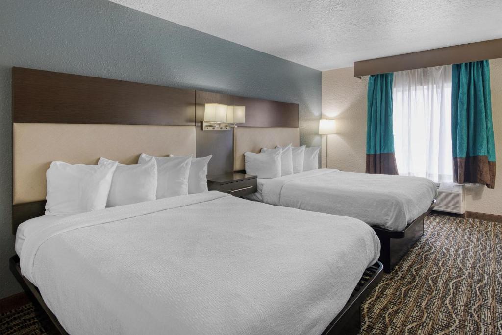 a hotel room with two beds and a window at Best Western Waldo Inn & Suites in Waldo