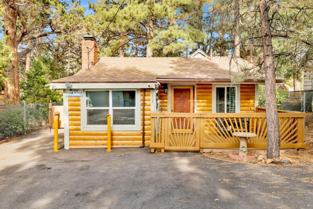 a log cabin with a porch and a driveway at Sugar Bear Chalet #2559 in Sugarloaf