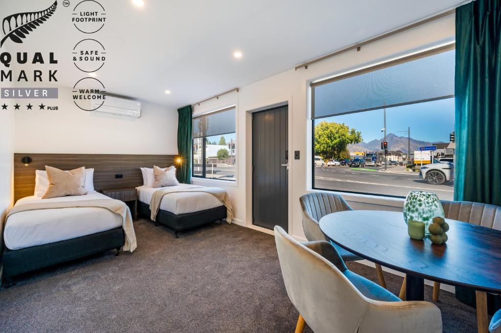 
Luxe One Bedroom Suite 
