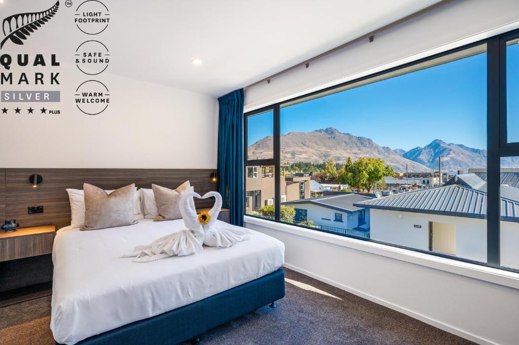 
Luxe Queen with Lake and Mountain View
