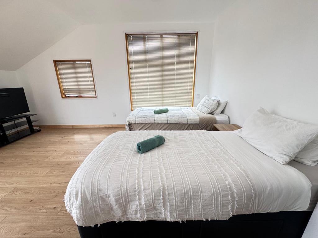 
Twin Room with Shared Bathroom
