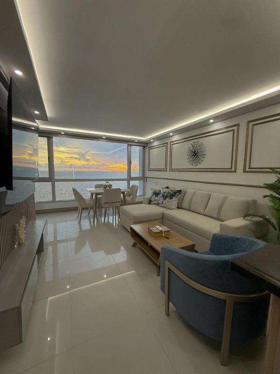 a living room with a couch and a table at Apartamento en Palmetto sunset frente al mar piso 20 in Cartagena de Indias