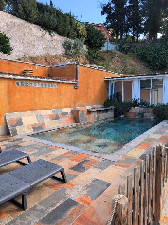 a backyard with a swimming pool and a house at Can Altaba in Maçanet de la Selva