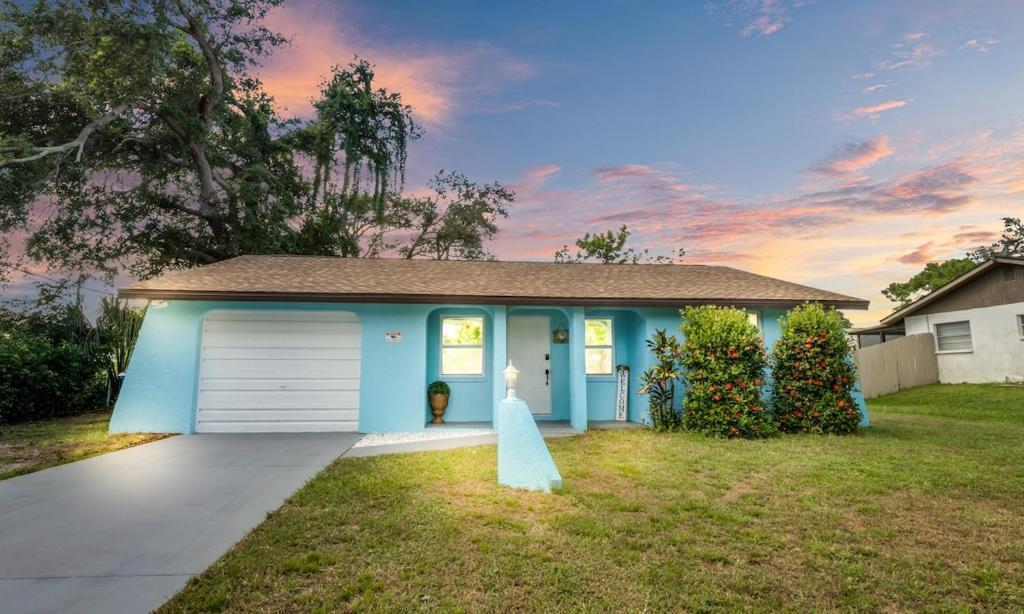 a blue house with a bride standing in front of it at Peaceful Family Getaway in Venice in Venice