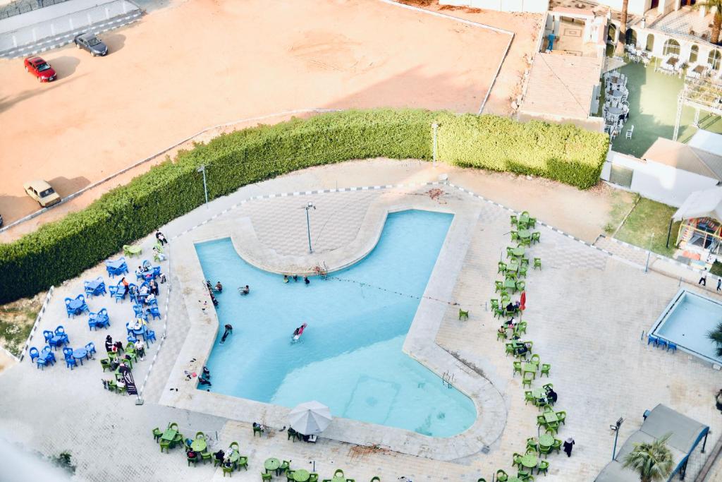 Πισίνα στο ή κοντά στο Legend Pyramids Inn