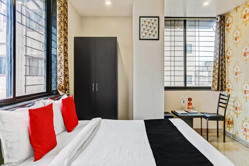 Ένα ή περισσότερα κρεβάτια σε δωμάτιο στο Hotel O Log Inn Plaza