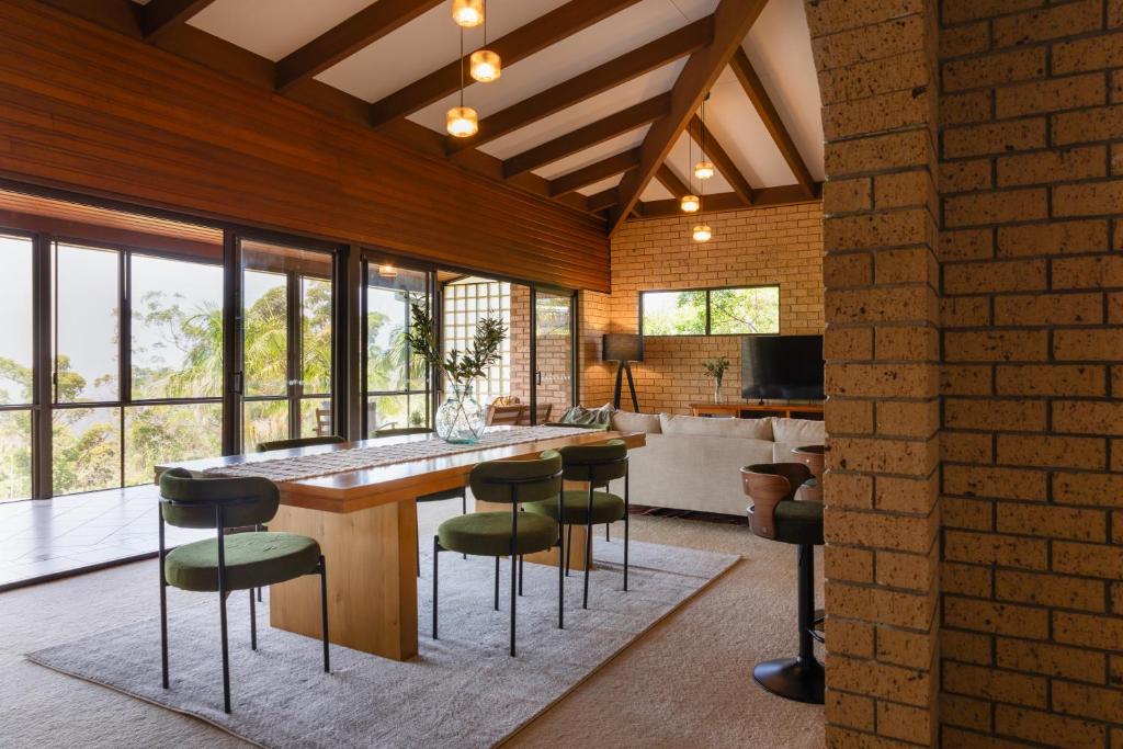 a kitchen and dining room with a table and chairs at Tranquil mountain escape with bushland views in Mount Tamborine