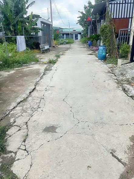 an old road with cracks in the ground at Home tai gia in Quy Nhon