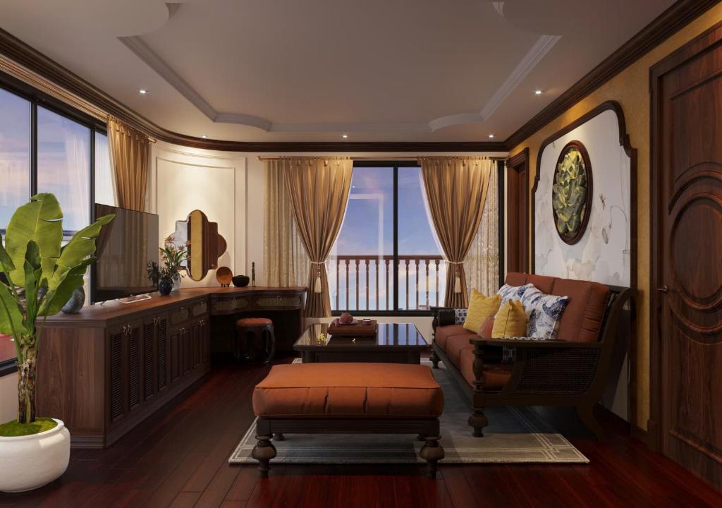 una sala de estar con un sofá y una mesa en Garden Legend Cruise, en Ha Long
