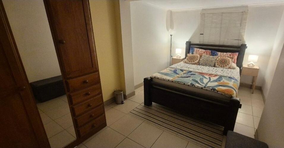 Postel nebo postele na pokoji v ubytování 1 Breezy Retreats A Cosy Getaway