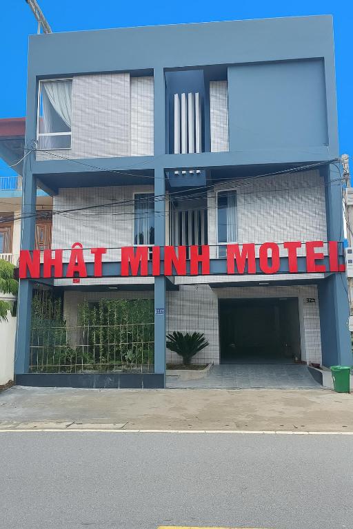 a building with a sign that reads what minivan motel at Nhật Minh Motel Hải Phòng in Hai Phong