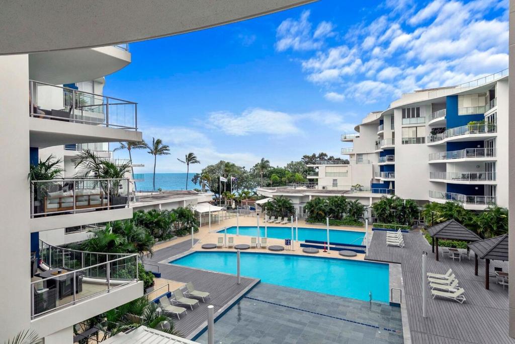 Bazén v ubytování Beachfront Luxury Resort Living nebo v jeho okolí