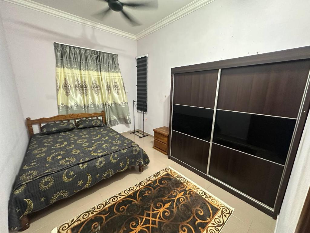 Ένα ή περισσότερα κρεβάτια σε δωμάτιο στο D umie Homestay