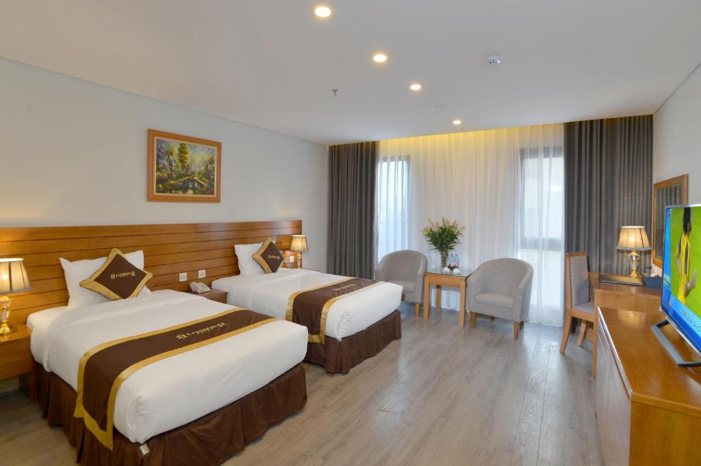 TV a/nebo společenská místnost v ubytování London Hanoi Hotel
