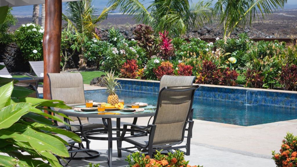 Bazén v ubytování ISLAND SEABATICAL Restful 3BR Ainamalu Home with Private Pool nebo v jeho okolí