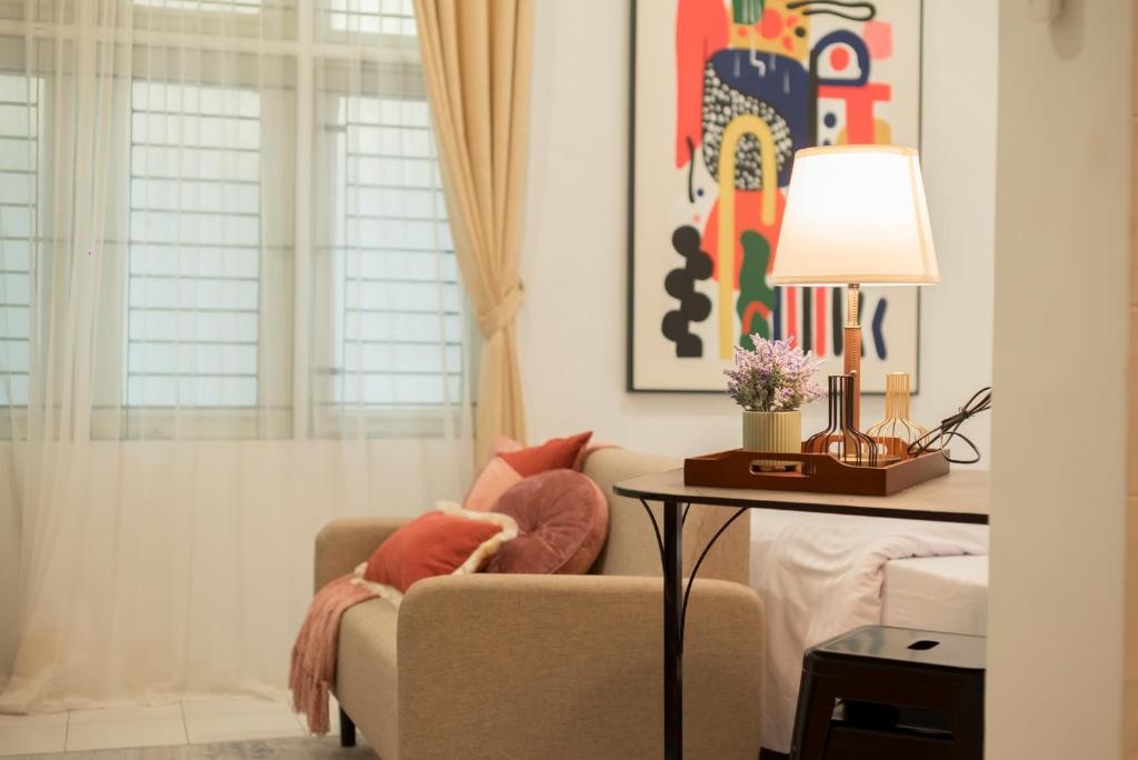 Χώρος καθιστικού στο Comfort Loft Style Studio at Central District 3A!