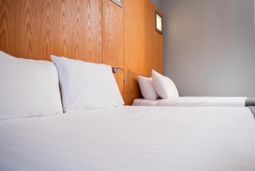 
Standard Room with One Double Bed and One Twin Bed
