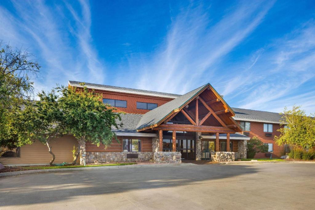 a house with a gambrel roof at AmericInn by Wyndham Chamberlain Conference Center in Chamberlain