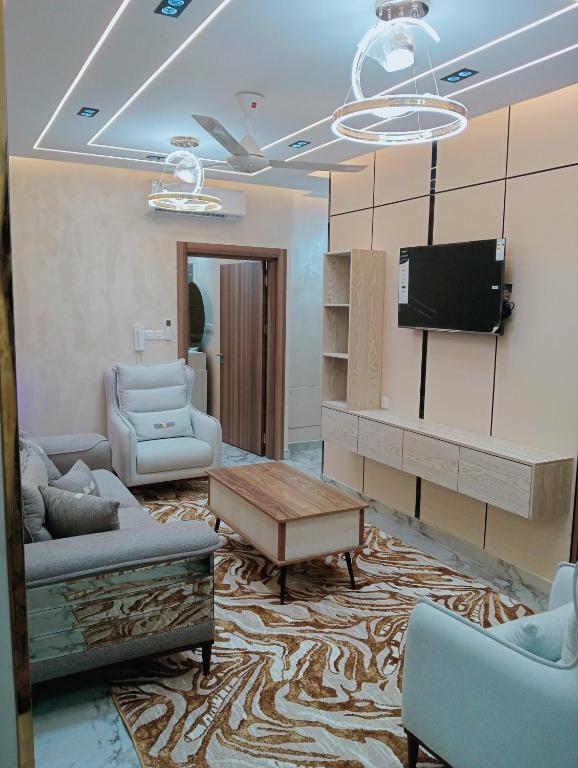 TV tai viihdekeskus majoituspaikassa جرادات للشقق المفروشه