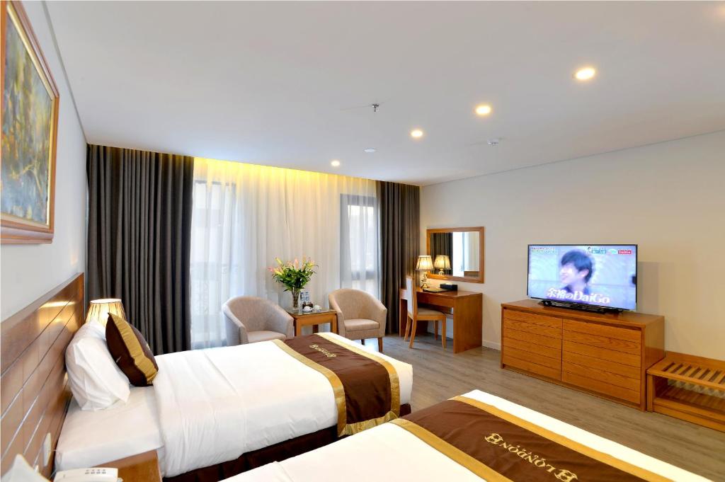 TV a/nebo společenská místnost v ubytování London Hanoi Hotel