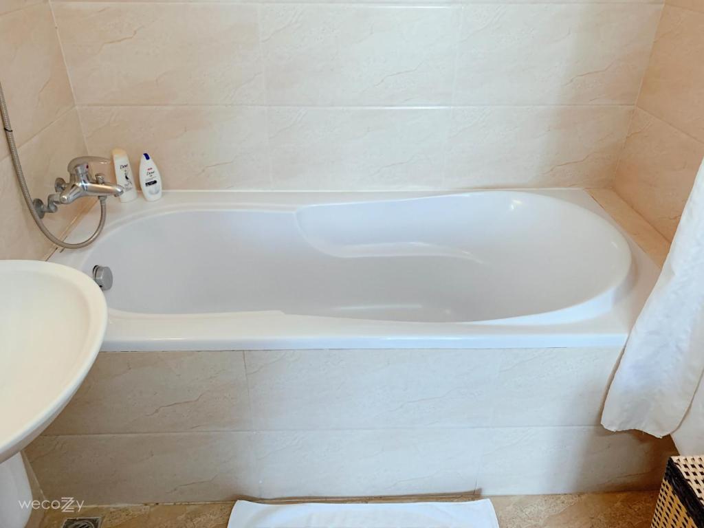 WECOZY HANOI - Railway Side, The Old Quarter - 11