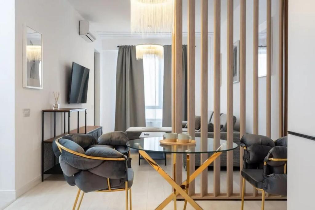 TV a/nebo společenská místnost v ubytování Luxury Elegant Apartment North Area