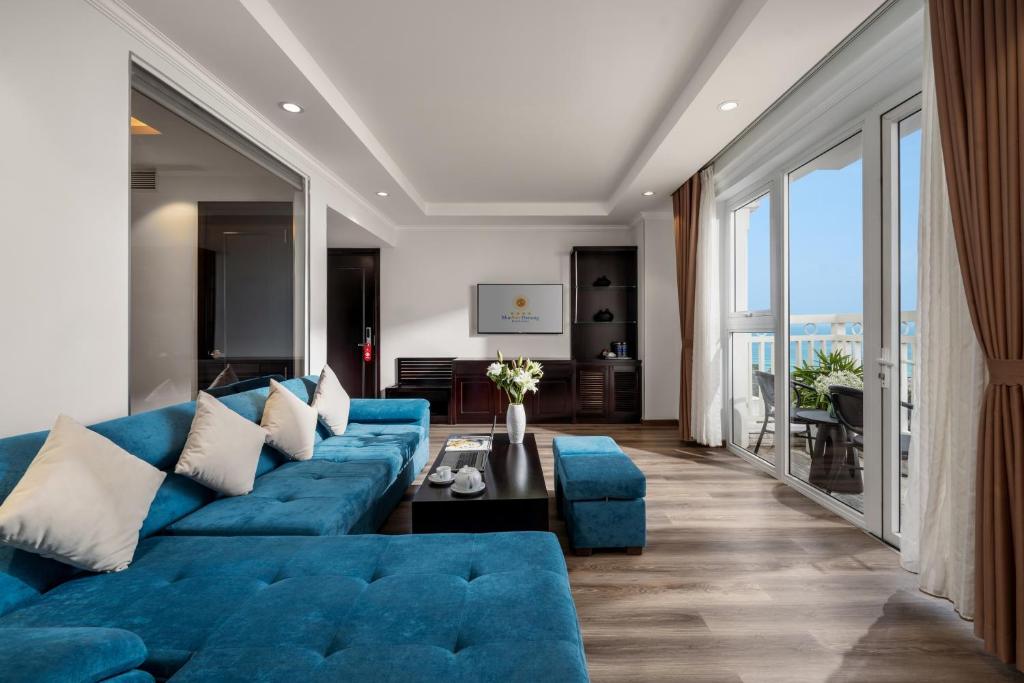Suite Có Giường Cỡ King Nhìn Ra Biển Kèm Ban Công - Bao Gồm Trà Chiều