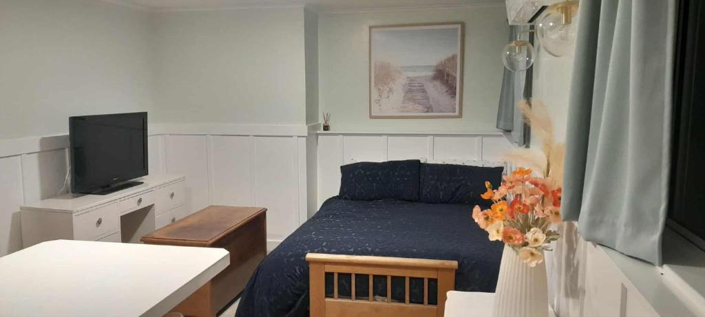 Ένα ή περισσότερα κρεβάτια σε δωμάτιο στο Green on Queen