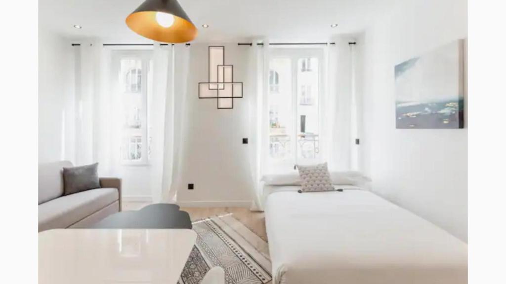 Amazing 2 Bedroom Parisian flat
